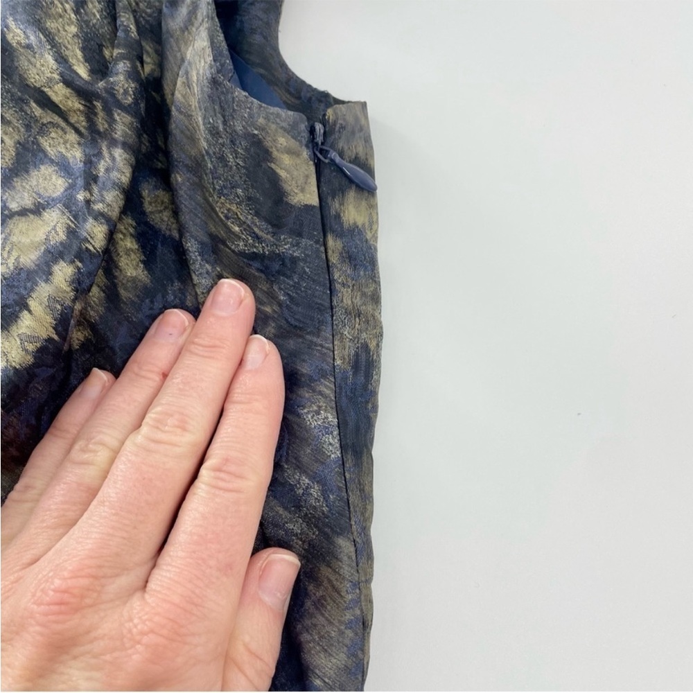Teri Jon by Rickie Freeman Metallic Navy Blue and Gold Floral Sleeveless Dress 4 - Picture 5 of 7